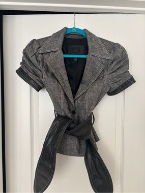 🔥bebe Gray Short-Sleeve Tailored Blazer with Reversible Black Leather/Gray Belt